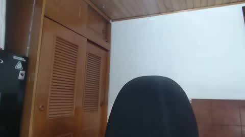 hilaril18 online show from February 4, 2025, 4:50 pm