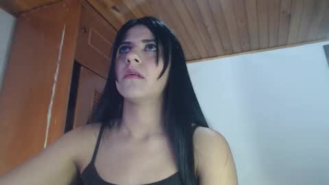 hilaril18 online show from October 6, 2025, 8:39 pm