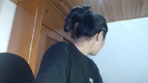 hilaril18 online show from October 13, 2025, 11:27 pm