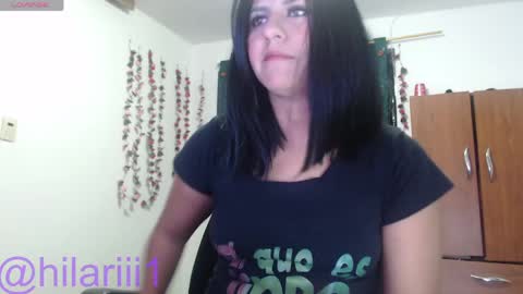 hilaril18 online show from April 13, 2026, 11:54 pm