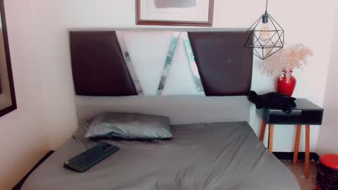 Hilary Avilan online show from February 26, 2025, 11:04 pm