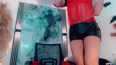 Hilary Avilan online show from September 15, 2025, 7:36 pm