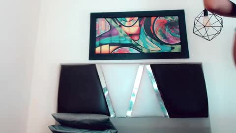 Hilary Avilan online show from February 25, 2026, 7:34 pm