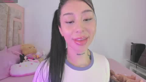 Snapshot of hilary_jones_22 chatting on May 25, 2026, 12:16 am LUNA new account FOLLOW ME online show from May 25, 2026, 12:16 am