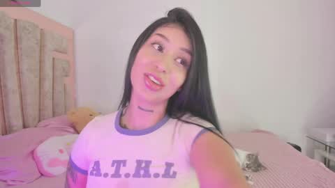 Snapshot of hilary_jones_22 chatting on June 5, 2026, 10:59 pm LUNA new account FOLLOW ME online show from June 5, 2026, 10:59 pm