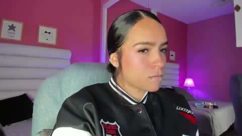 hilary_tailor online show from September 26, 2025, 11:25 am