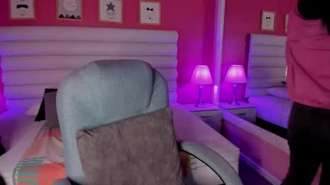 hilary_tailor online show from October 20, 2025, 11:10 am