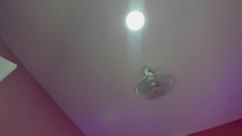 Snapshot of hilary_tailor chatting on December 19, 2025, 11:17 am hilary_tailor online show from December 19, 2025, 11:17 am