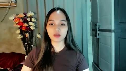 hilarymolly online show from April 11, 2026, 6:45 pm