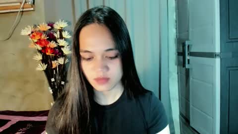 hilarymolly online show from April 21, 2026, 3:13 am