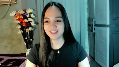 hilarymolly online show from April 22, 2026, 2:36 am