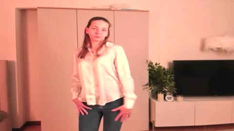 Tris  online show from November 21, 2025, 7:51 am