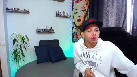 Snapshot of hill_and_jack chatting on January 21, 2025, 12:07 pm Hill and Jack online show from January 21, 2025, 12:07 pm