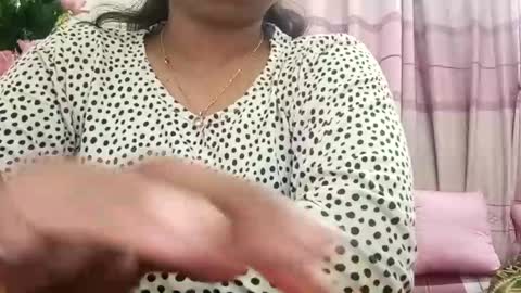 himuhimu22 online show from February 1, 2025, 3:18 pm