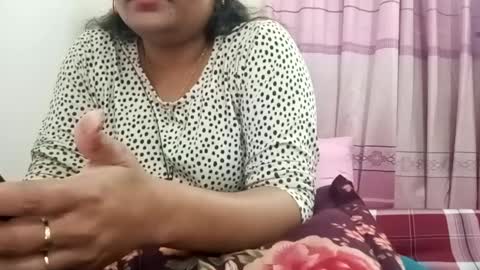 himuhimu22 online show from February 5, 2025, 11:55 am