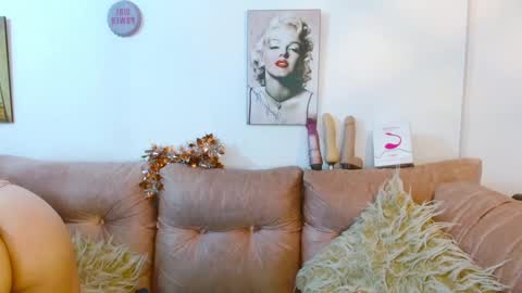 hinata lee online show from January 23, 2025, 4:19 am