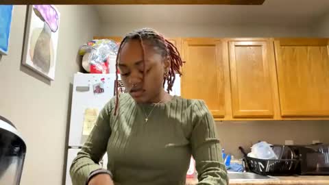 angelbabi online show from December 12, 2024, 7:37 pm