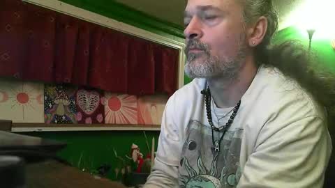 Snapshot of hippiedad333 chatting on March 5, 2026, 1:34 am hippiedad333 online show from March 5, 2026, 1:34 am