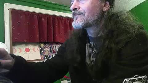 hippiedad333 online show from April 21, 2026, 2:51 am