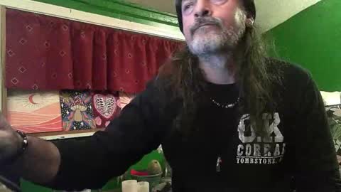 hippiedad333 online show from April 23, 2026, 2:13 am