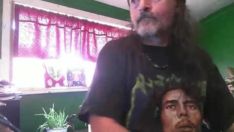 hippiedad333 online show from April 23, 2026, 5:37 pm