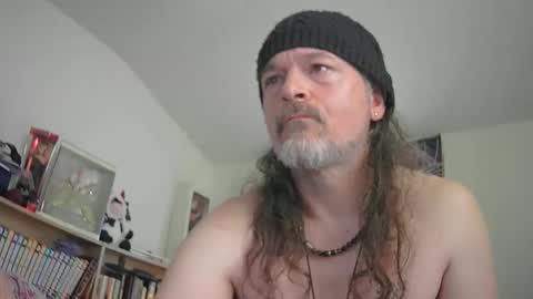 hippiedad333 online show from May 17, 2026, 4:58 pm