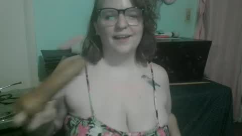 Snapshot of hippybambi chatting on June 28, 2026, 3:23 am Hippy online show from June 28, 2026, 3:23 am