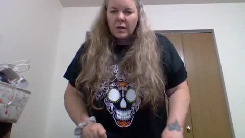 hippysnewhere online show from May 26, 2026, 8:32 am