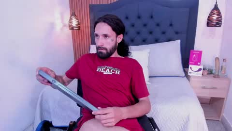 Hisoka online show from April 21, 2026, 1:42 am