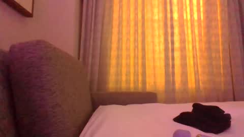 hknox714 online show from November 14, 2025, 7:18 am