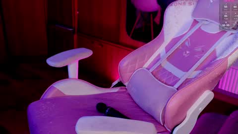 Holly online show from February 27, 2025, 10:20 pm