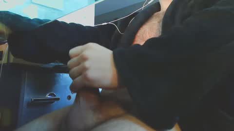 Hairy Hockey Player 92 online show from February 19, 2025, 11:49 am