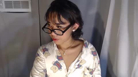 Karrie3 online show from November 14, 2025, 4:06 pm