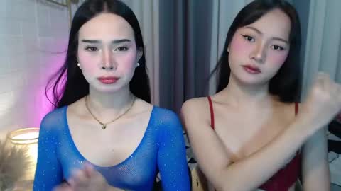 hoelymolly online show from June 4, 2026, 6:47 pm