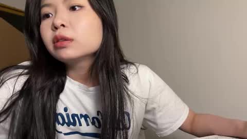 Snapshot of hola_sunflower chatting on September 24, 2025, 11:13 am amy online show from September 24, 2025, 11:13 am