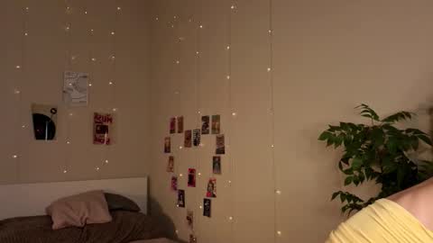 Moni Monica online show from October 17, 2025, 8:06 am