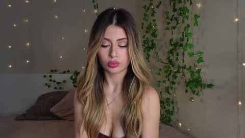 Moni Monica online show from November 1, 2025, 8:16 am