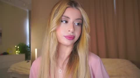 Moni Monica online show from April 1, 2026, 8:04 am