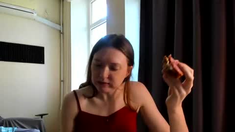Snapshot of holistic_woman chatting on August 9, 2026, 9:14 am holistic_woman online show from August 9, 2026, 9:14 am