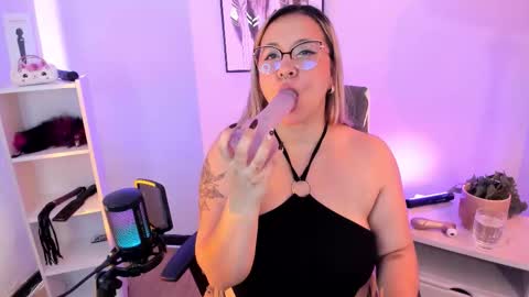 Hollie online show from March 10, 2026, 12:10 pm