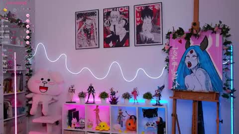 Holli online show from September 23, 2025, 6:00 pm