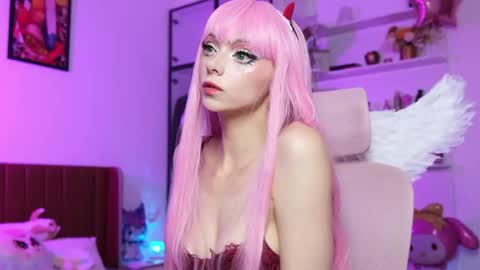 Snapshot of holliwould_ chatting on May 17, 2026, 12:45 pm Holli online show from May 17, 2026, 12:45 pm