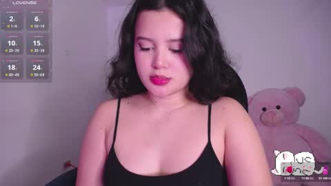 holly_16 online show from March 5, 2025, 3:08 am