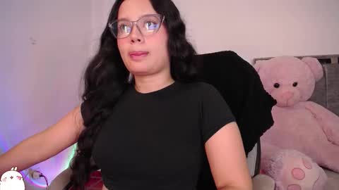 holly_16 online show from October 6, 2025, 12:52 am