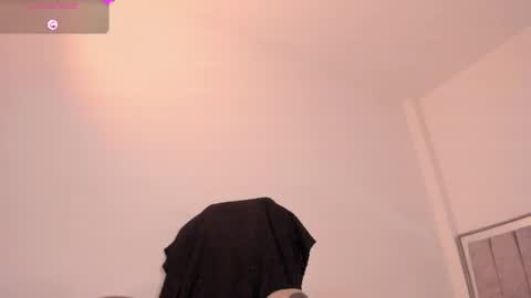 holly_16 online show from May 19, 2026, 11:44 pm