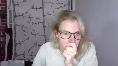 holly_bourbon online show from October 20, 2025, 8:20 pm