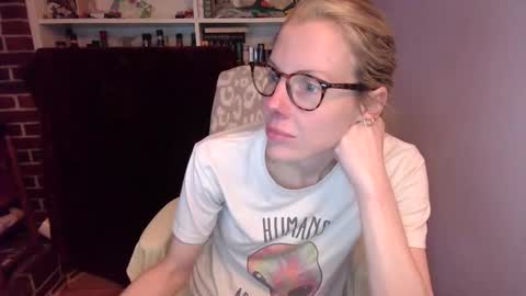 holly_bourbon online show from March 10, 2026, 10:48 pm