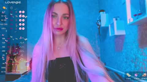 holly_molly8 online show from January 1, 2025, 10:56 pm