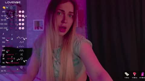 holly_molly8 online show from February 8, 2025, 3:19 am