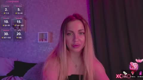 holly_molly8 online show from February 12, 2025, 11:41 pm